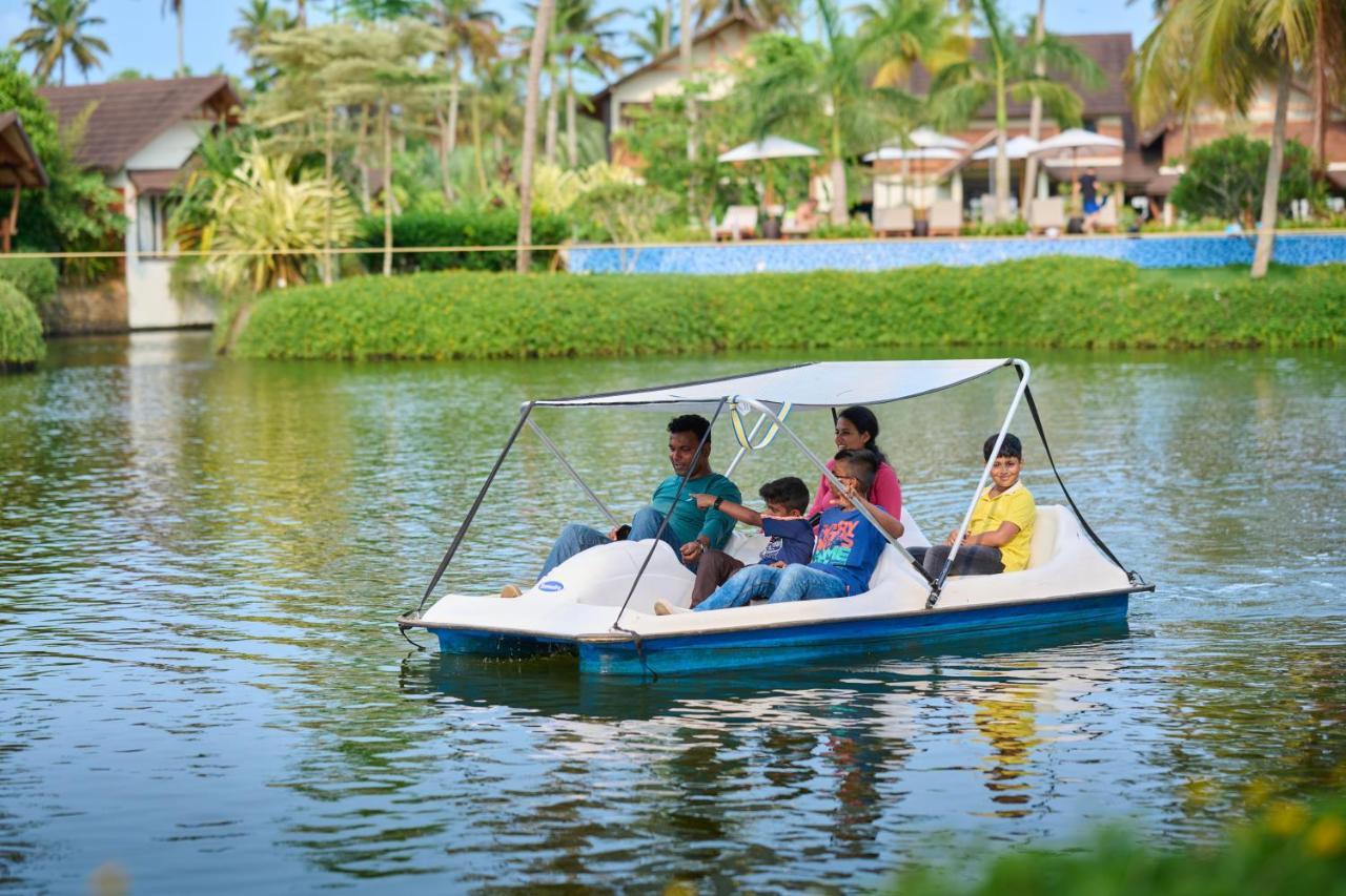 Gokulam Grand Resort & Spa, Kumarakom Exterior foto