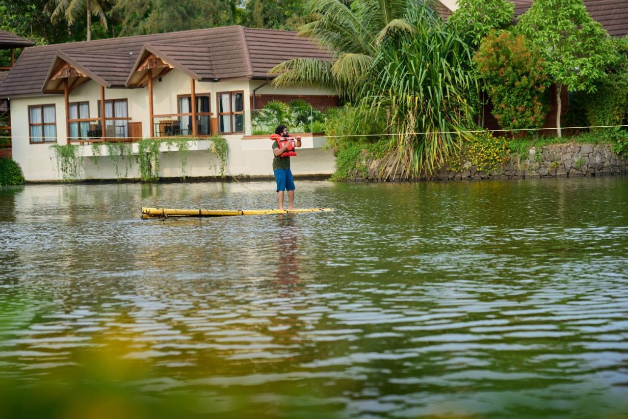 Gokulam Grand Resort & Spa, Kumarakom Exterior foto