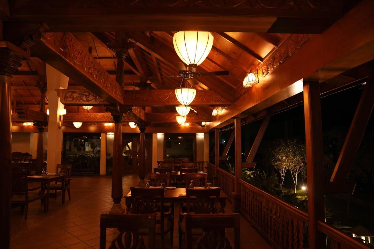 Gokulam Grand Resort & Spa, Kumarakom Exterior foto